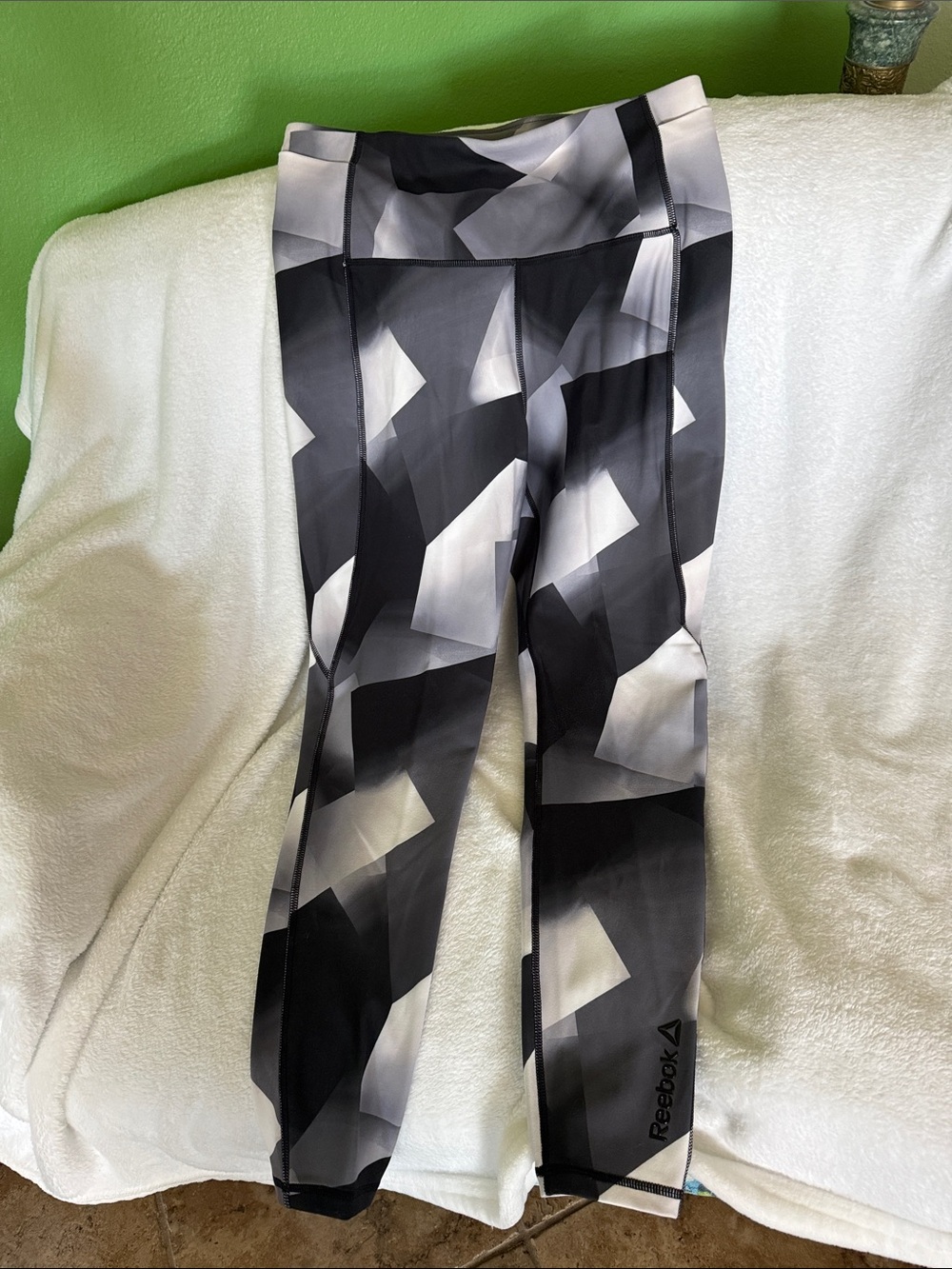 Reebok Black & Gray Abstract Geo Leggings